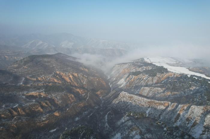 山西吉县：雪后管头山 景色美如画